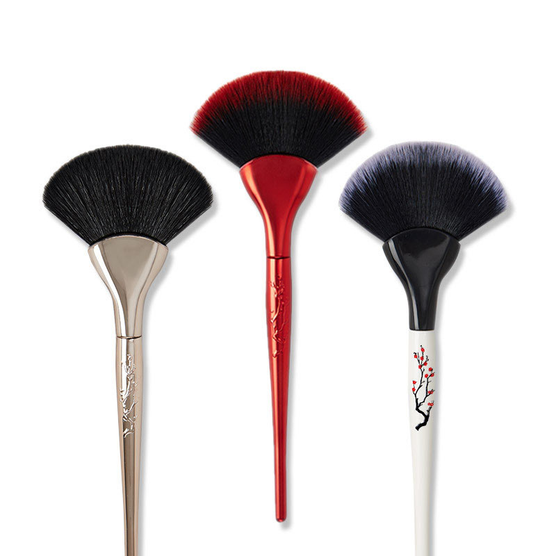 Convenient 4 In 1 Single Makeup Brush Plush Synthetic Bristles Safe For