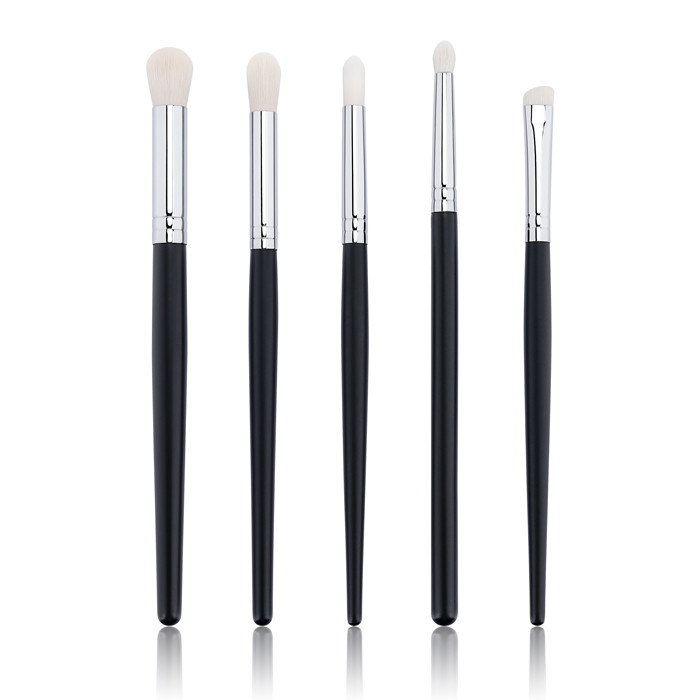 Matte Black Wooden Handle Eyeshadow Makeup Brush Set  150-180mm